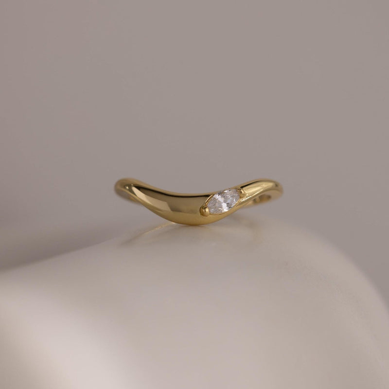 Zen Gemstone Curve Ring